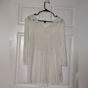 Torrid White 3/4 Length Bell Sleeve Eyelet Neckline Smocked Bodice Size 1